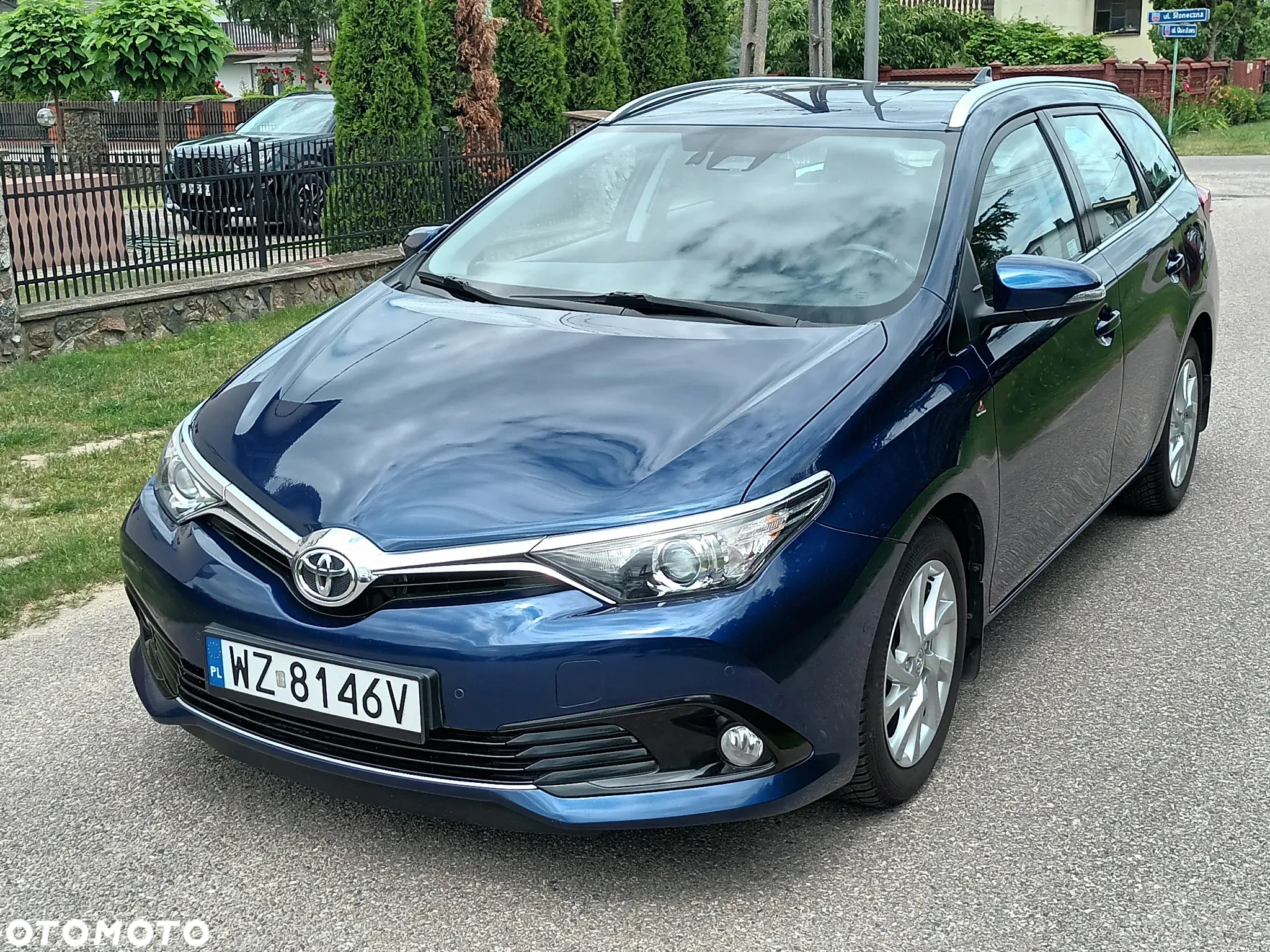 Toyota Auris 1.6 Premium MS - 3
