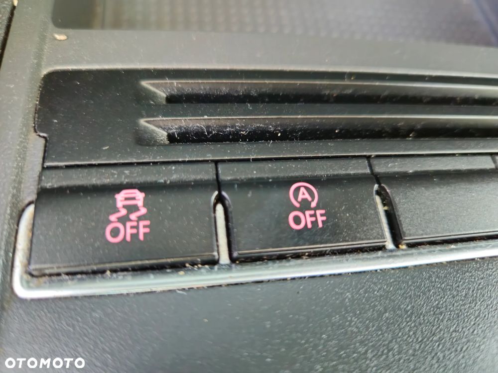 Volkswagen Touran 1.6 TDI DPF BlueMot Comfortline - 22