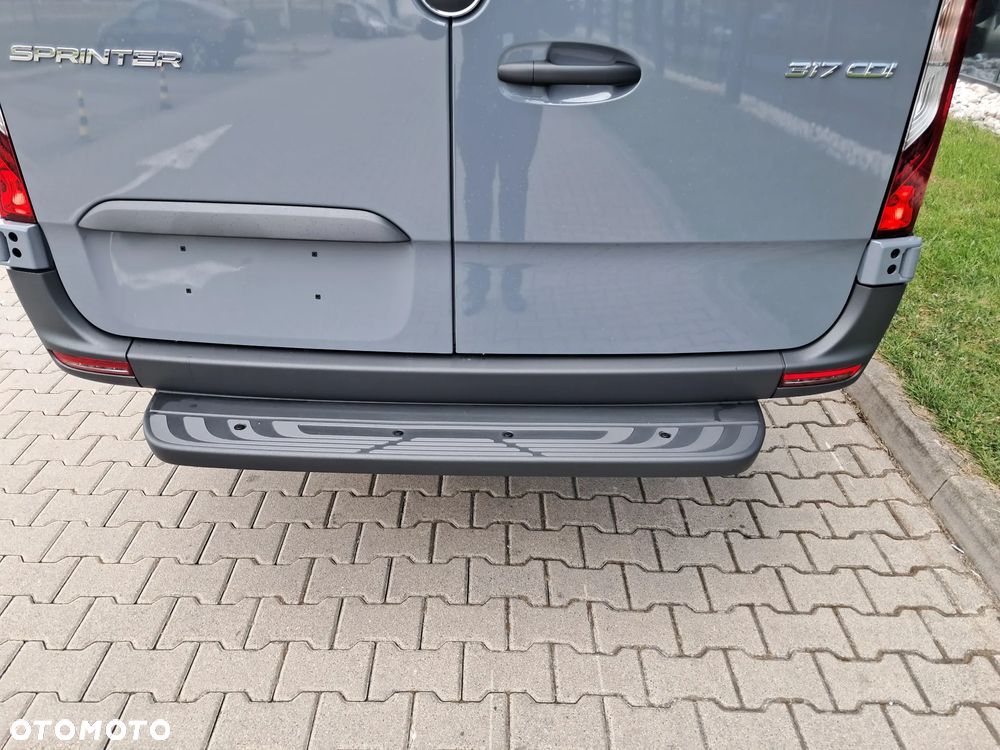 Mercedes-Benz Sprinter 317 CDI Furgon PRO długi 4325 mm L3H2 - 13