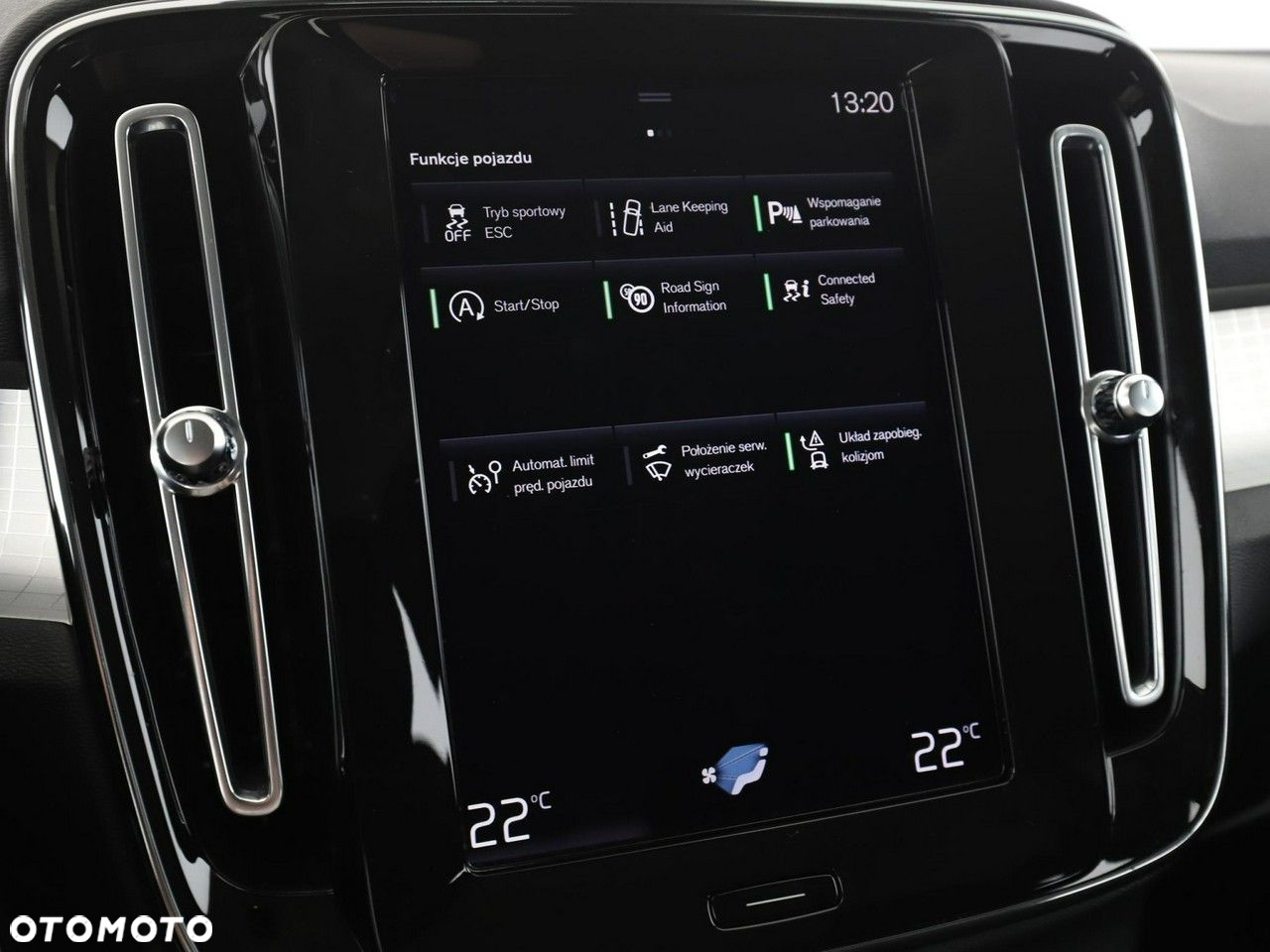 Volvo XC 40 T3 Momentum Pro - 24