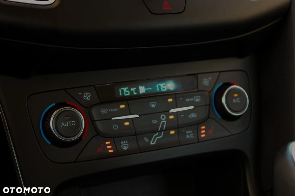 Ford Focus 1.5 EcoBlue Start-Stopp-System ST-LINE DESIGN - 33