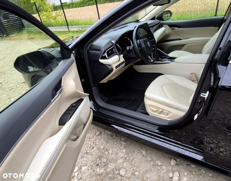 Toyota Camry - 10