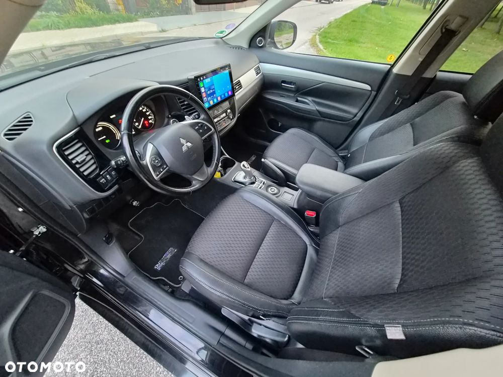 Mitsubishi Outlander 2.0 4WD Top - 25