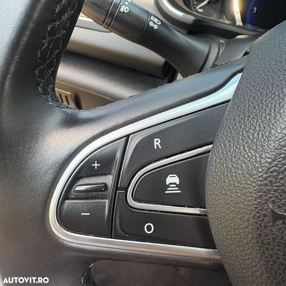 Renault Megane ENERGY dCi 130 BOSE EDITION - 4