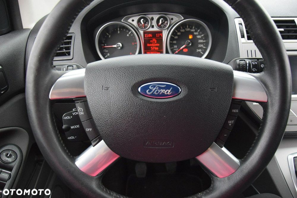 Ford Kuga 2.0 TDCi FWD Titanium - 27