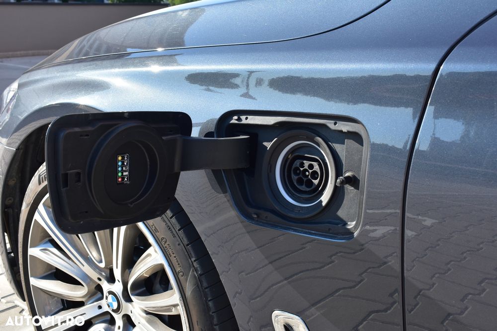 BMW Seria 7 740e iPerformance - 17