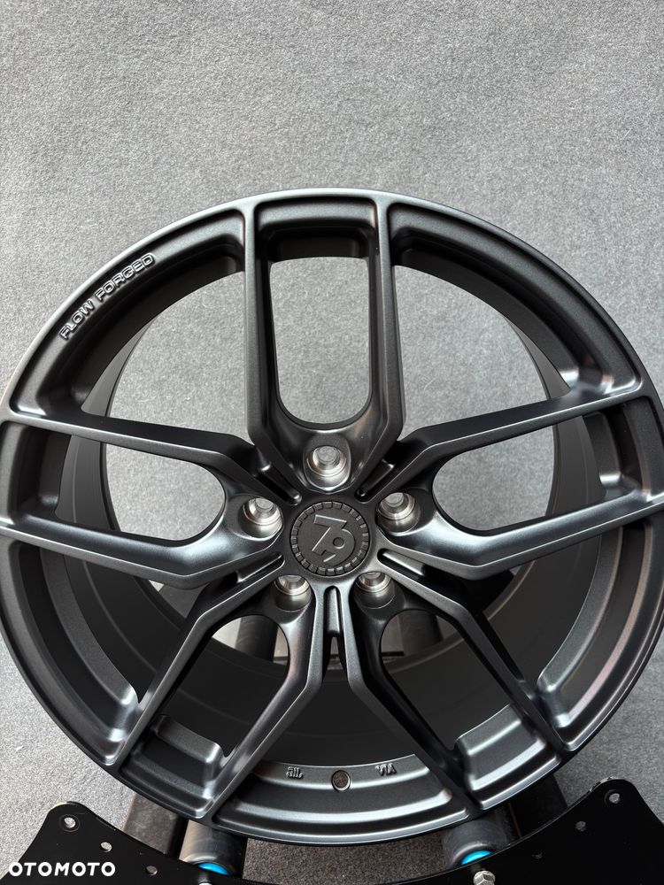 NOWE alufelgi Seventy9 5x112 18 felgi 8j ET30 BMW seria 3 G20 G22 G30 G31 F44 G22 G23 G32 F39 G60 G01 X1 F48 G42 X2 U06 Active Tourer Z4 G29 xDrive Styling 930 Grafitowe jak Japan Racing Carbonado Rubin - 4