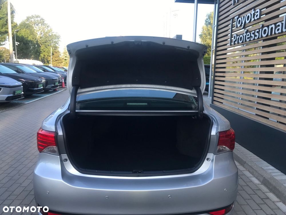 Toyota Avensis 1.8 Premium - 8