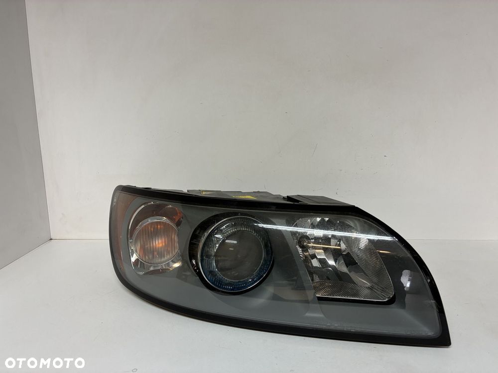 VOLVO S40 V50 LAMPA PRZÓD PRZEDNIA PRAWA  EUROPA 30678917 XENON SOCZEWKA - 1