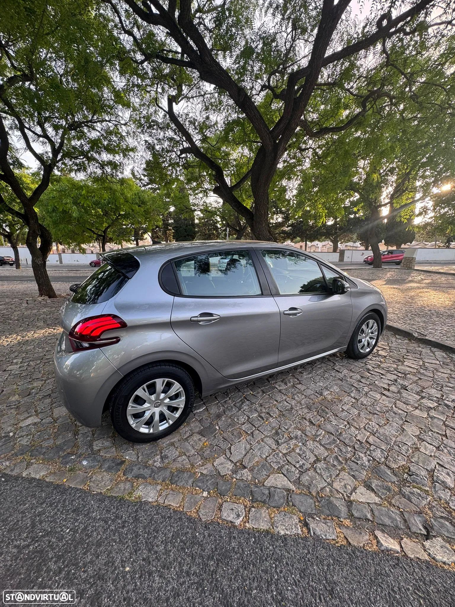 Peugeot 208 1.5 BlueHDi Active - 1
