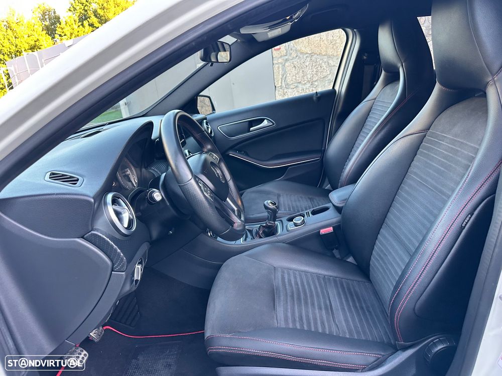 Mercedes-Benz A 180 d AMG Line - 35