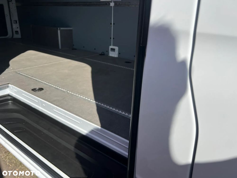 Mercedes-Benz Sprinter - 13