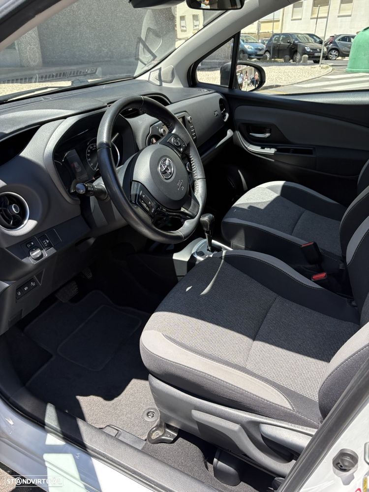 Toyota Yaris 1.5 HSD Comfort+Navi - 31