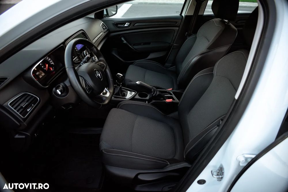 Renault Megane TCE 114 GPF Zen - 12