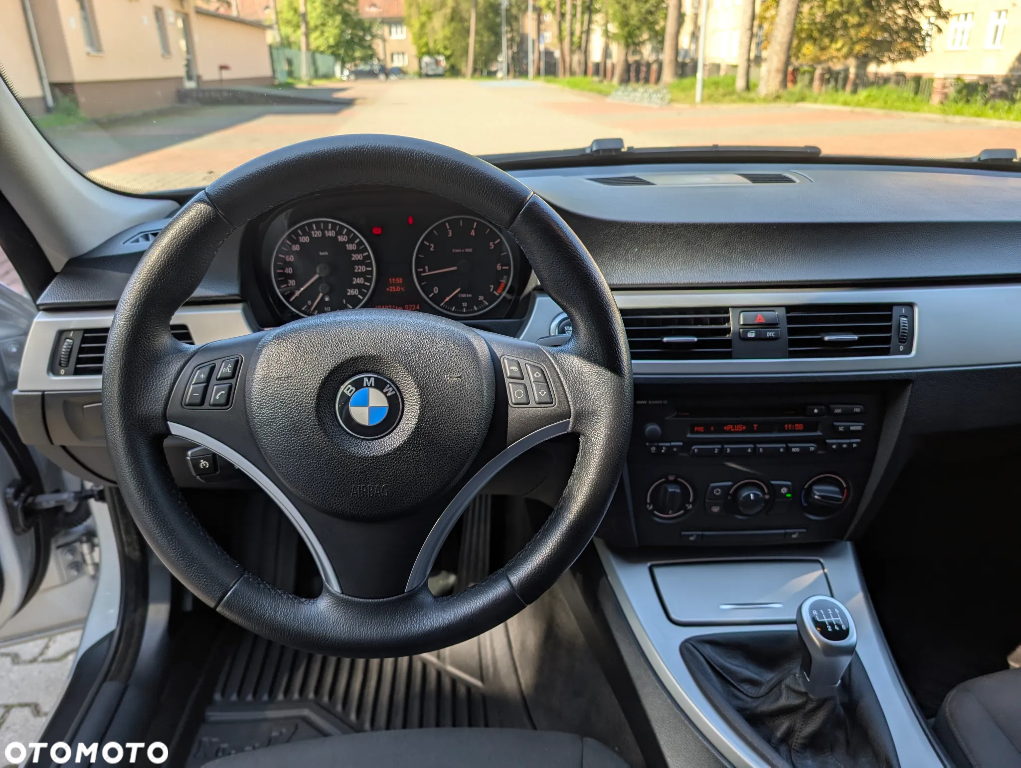BMW Seria 3 318i Touring - 28