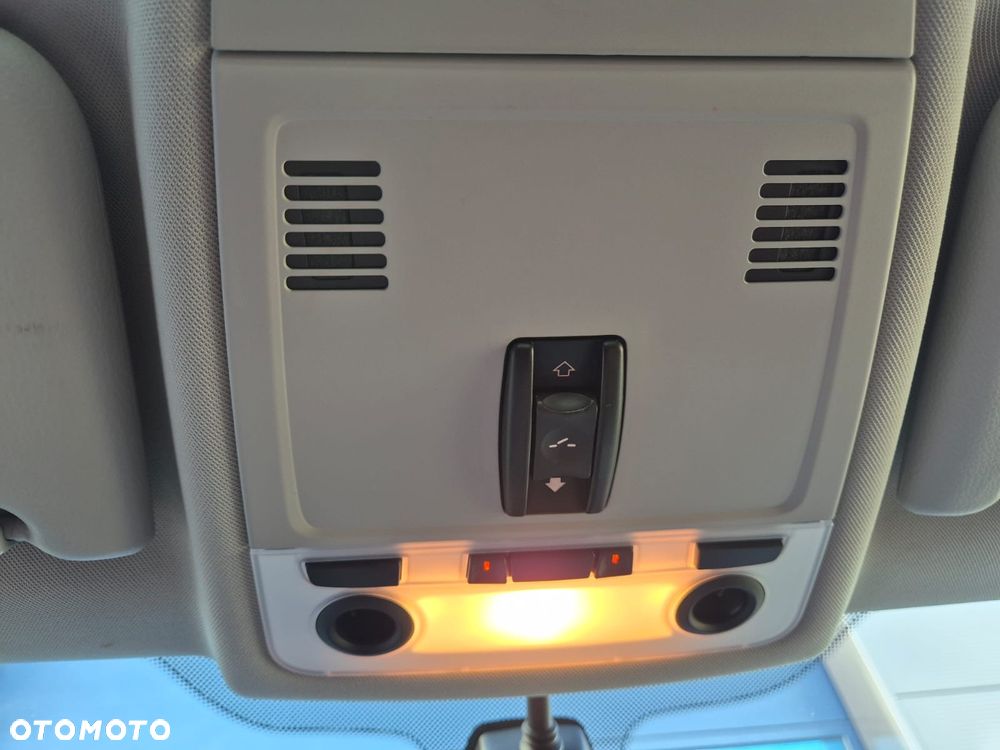 BMW X1 sDrive18d Sport Line - 29