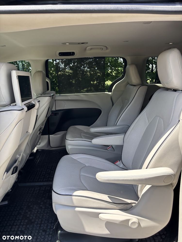Chrysler Pacifica - 15