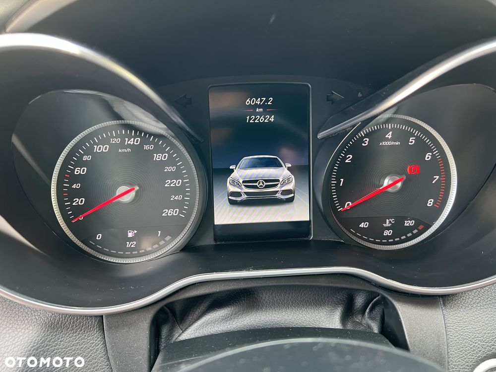 Mercedes-Benz Klasa C 300 7G-TRONIC AMG Line - 19