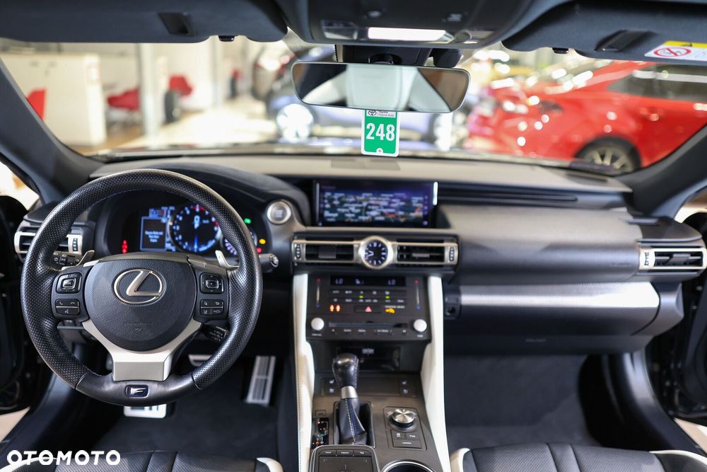 Lexus RC F Carbon - 6
