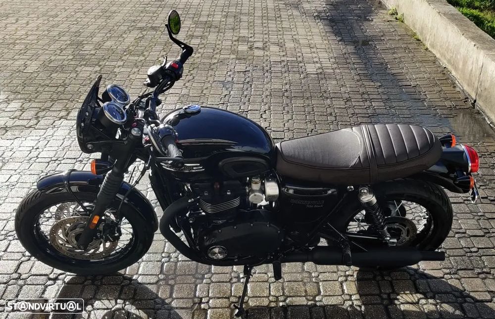 Triumph Bonneville T120 Black - 4