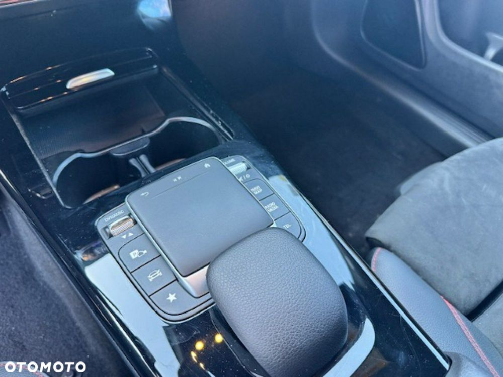 Mercedes-Benz CLA 200 d AMG Line 8G-DCT - 12