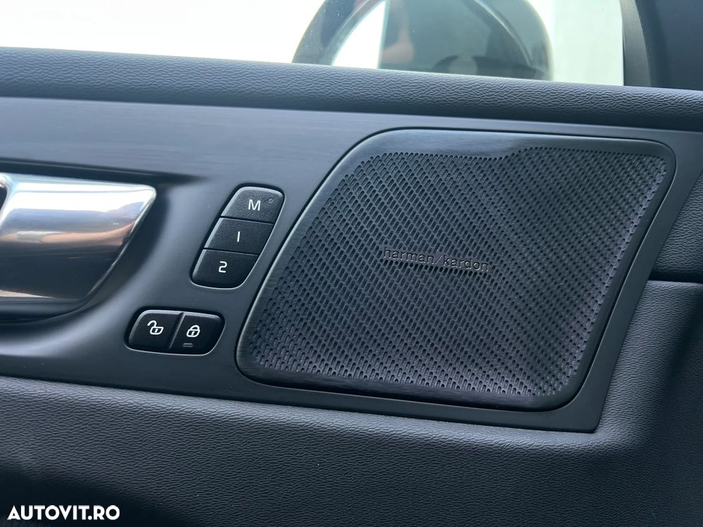 Volvo XC 60 B4 D AWD Geartronic Momentum Pro - 10