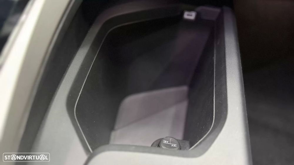 Peugeot 5008 1.2 Hybrid Allure e-DCS6 - 23