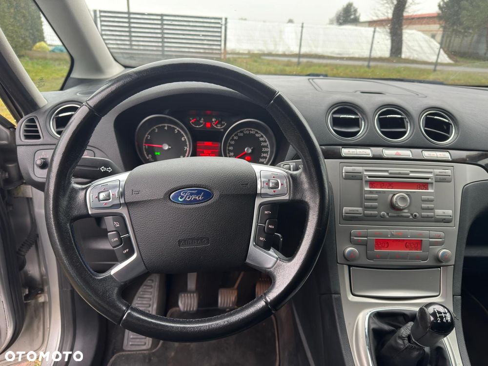 Ford Galaxy 2.0 Ghia - 11