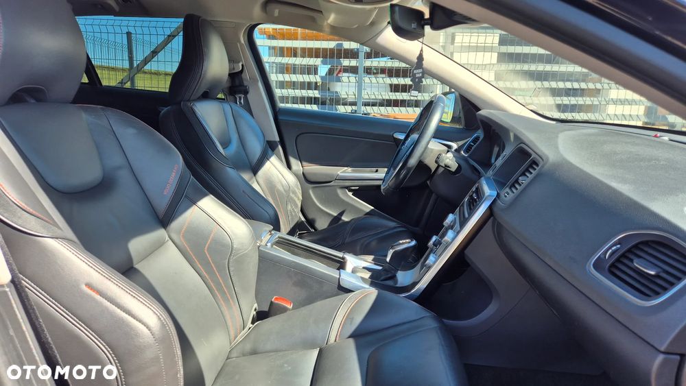 Volvo V60 D4 Drive-E Ocean Race - 14