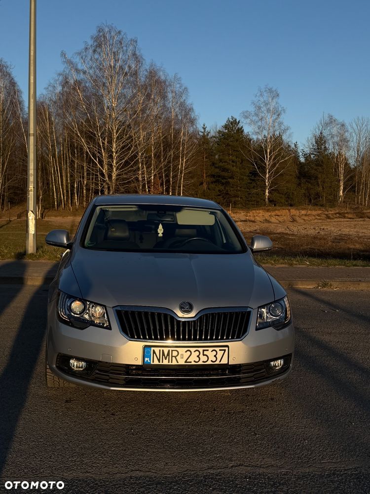 Skoda Superb 2.0 TDI Elegance DSG - 2