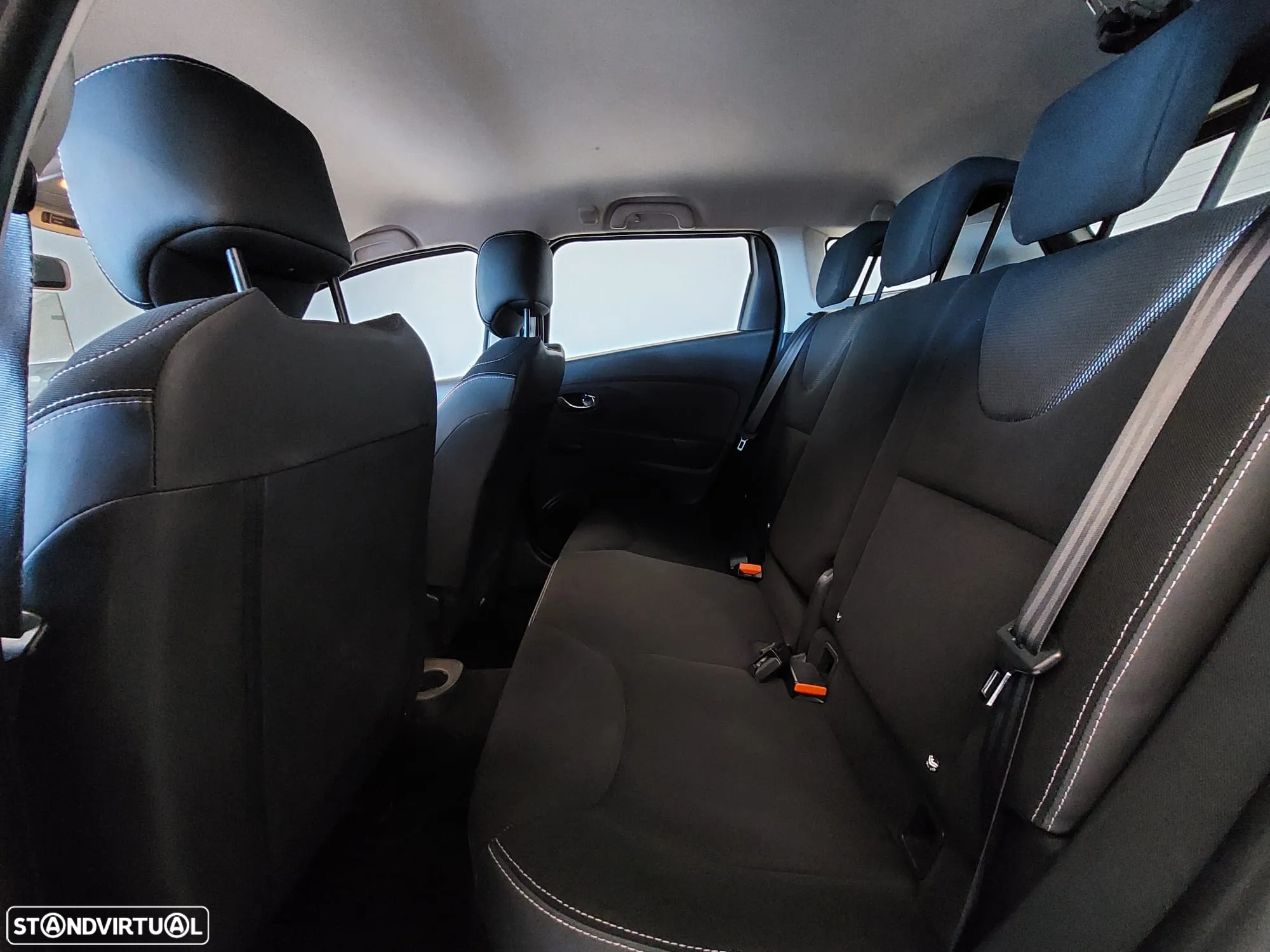 Renault Clio Sport Tourer 0.9 TCE Dynamique S - 8