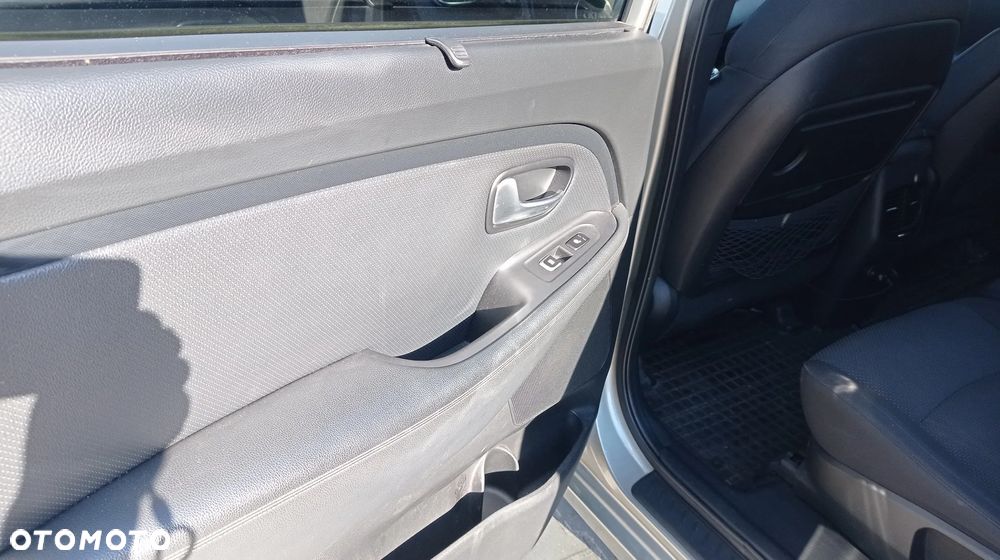 Kia Carens 1.7 CRDi XL 7os - 9