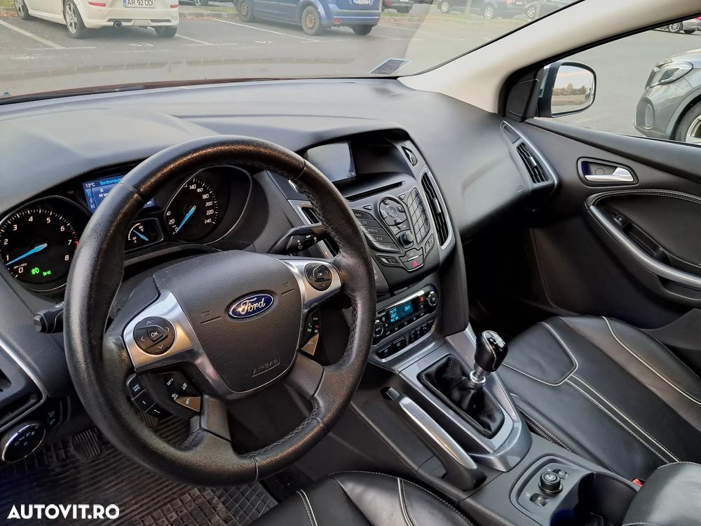 Ford Focus ver-1-6-ecoboost-start--stopp--system-champions-edition - 21