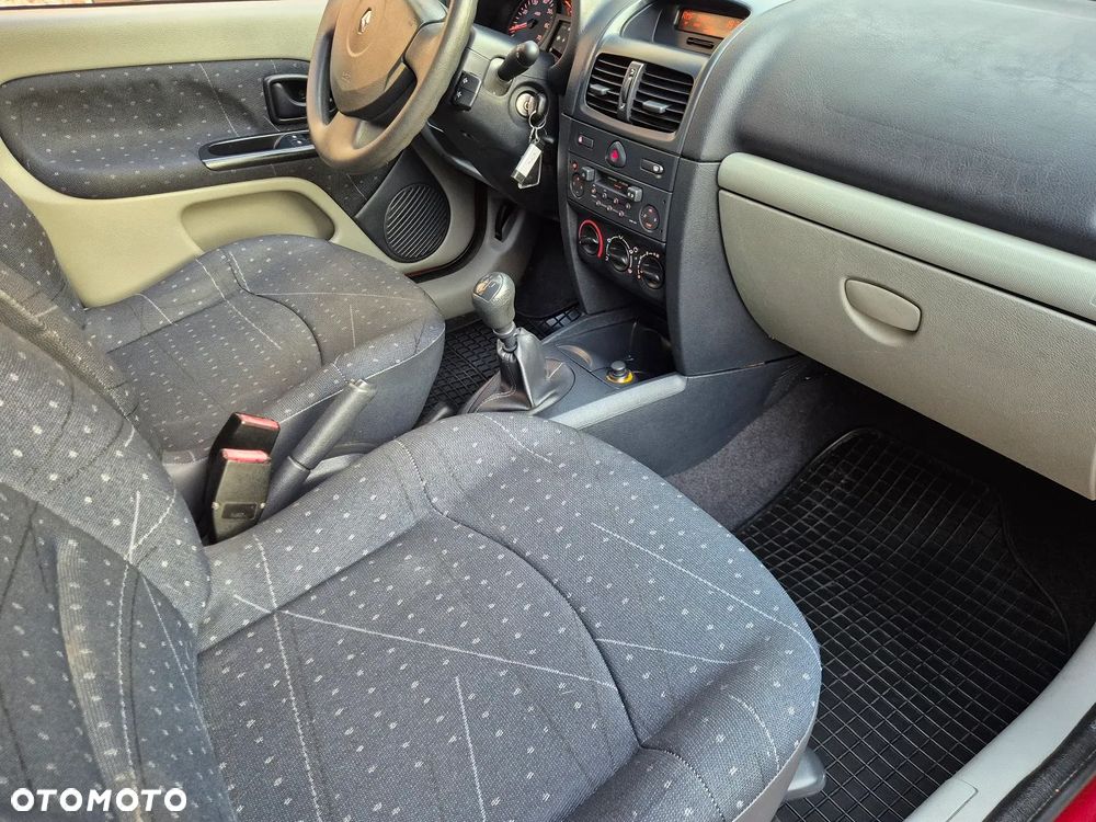 Renault Clio - 22