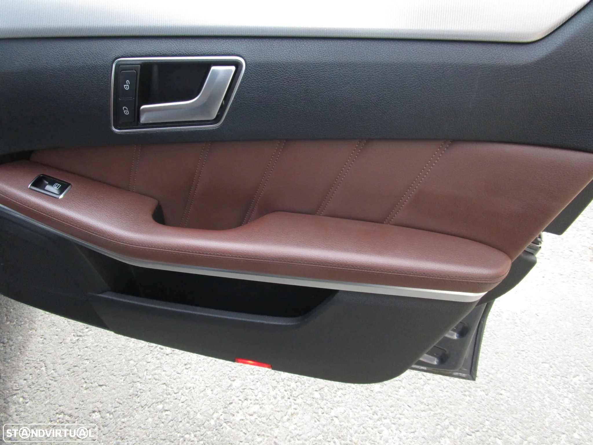 Mercedes-Benz E 300 Bluetec Hybrid Avantgarde - 23