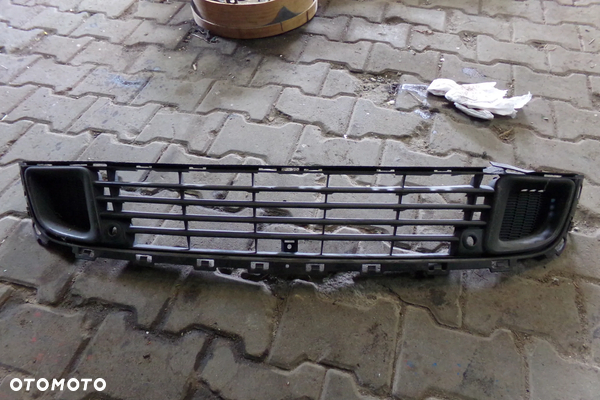 Citroen C5 III kratka atrapa zderzaka 9681052677
