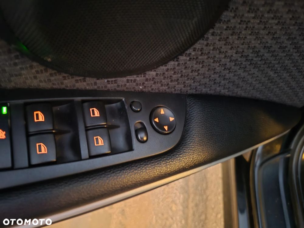 BMW Seria 3 318i Edition Exclusive - 18