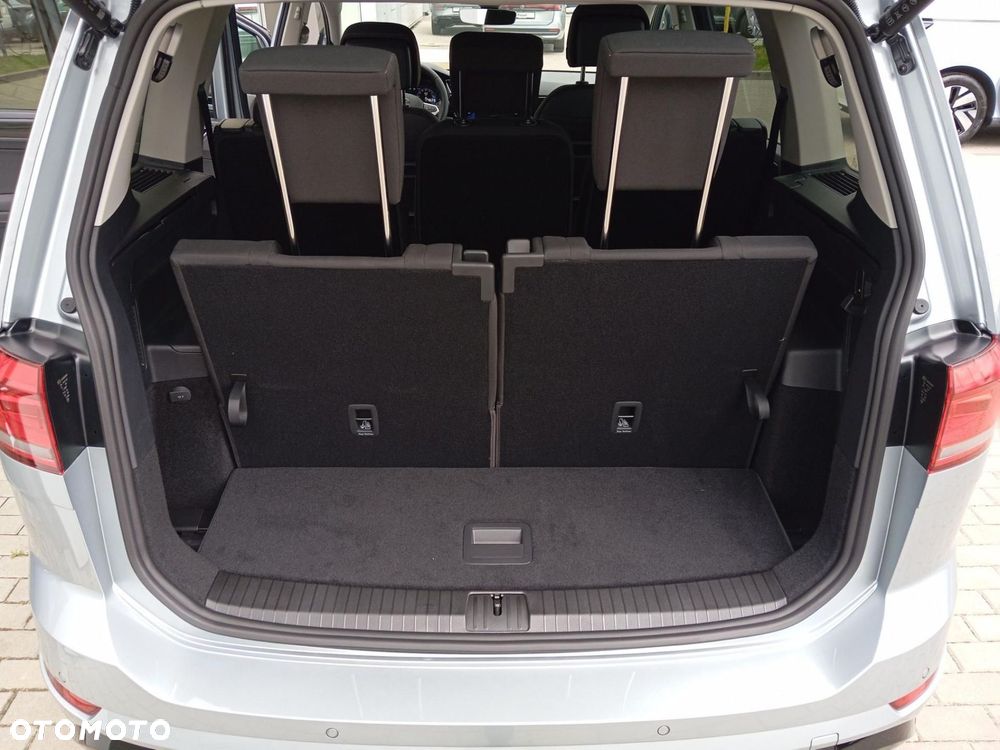 Volkswagen Touran - 18