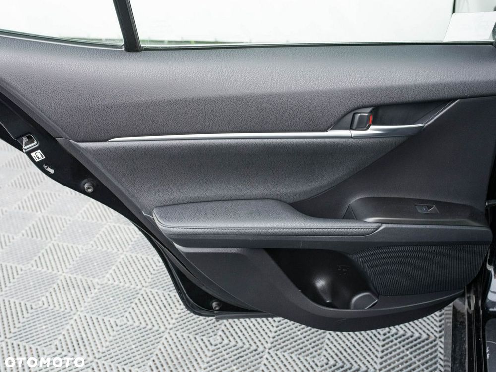Toyota Camry - 23