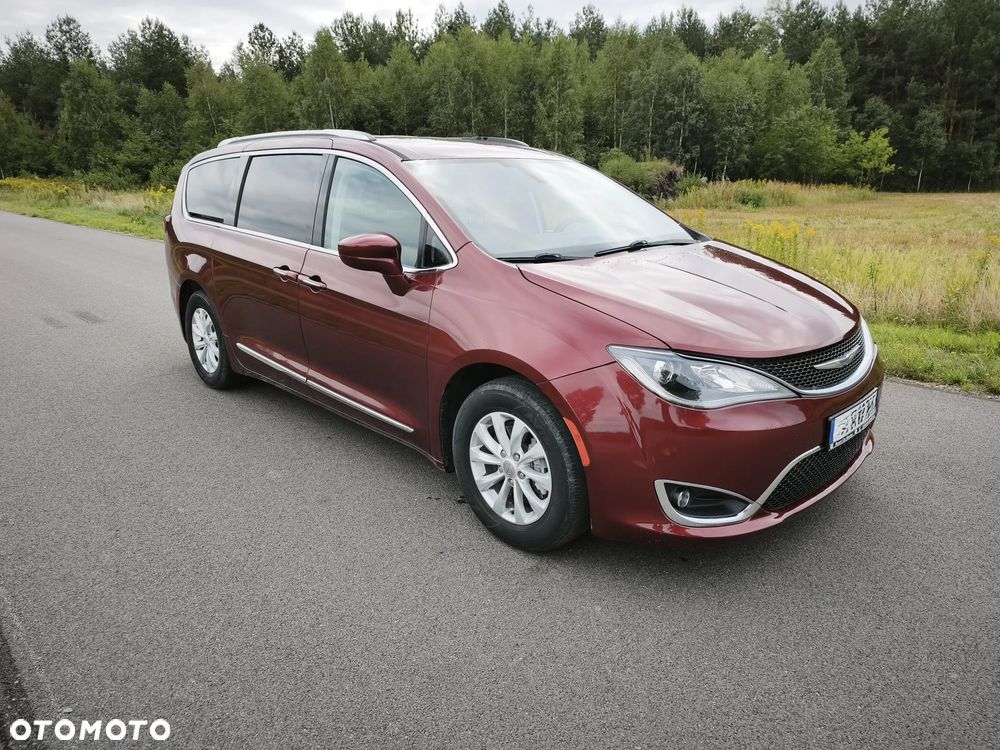 Chrysler Pacifica - 4