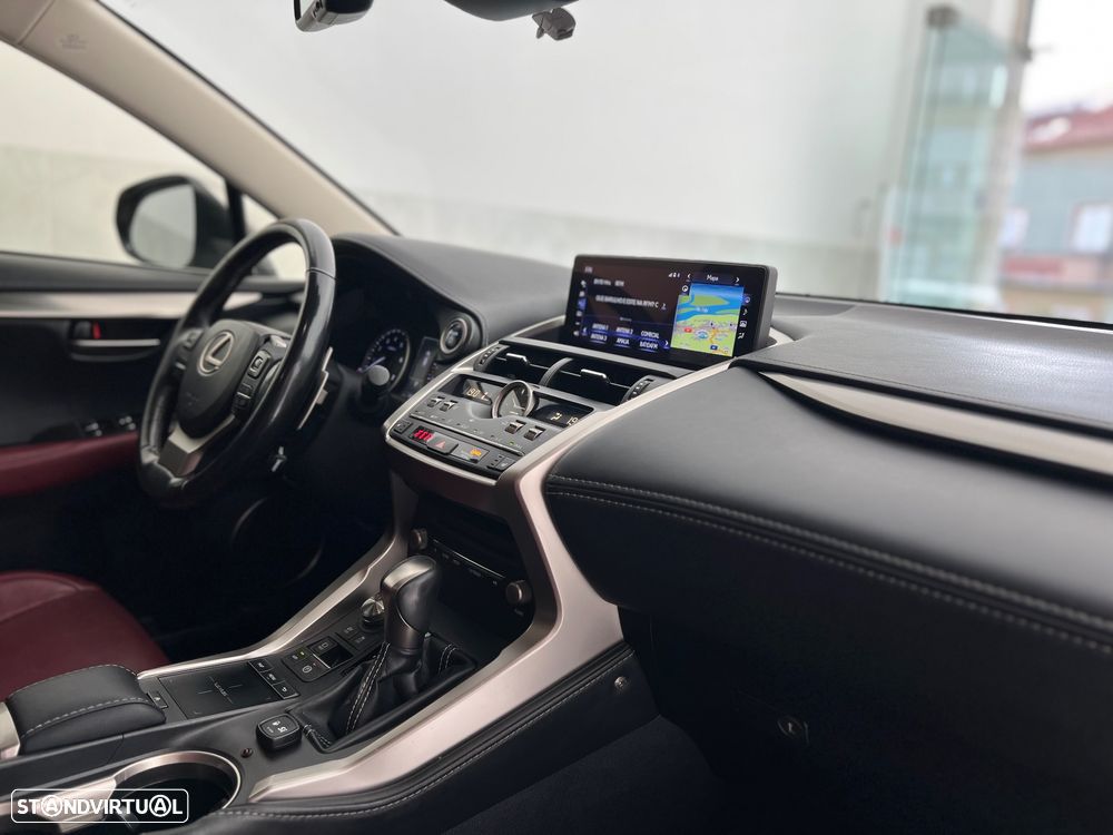 Lexus NX 300h Business - 47