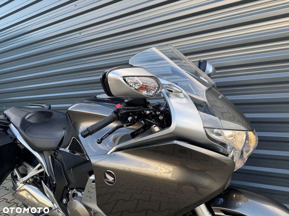 Honda VFR - 11