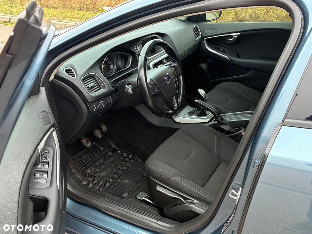 Volvo V40 D2 Momentum - 11