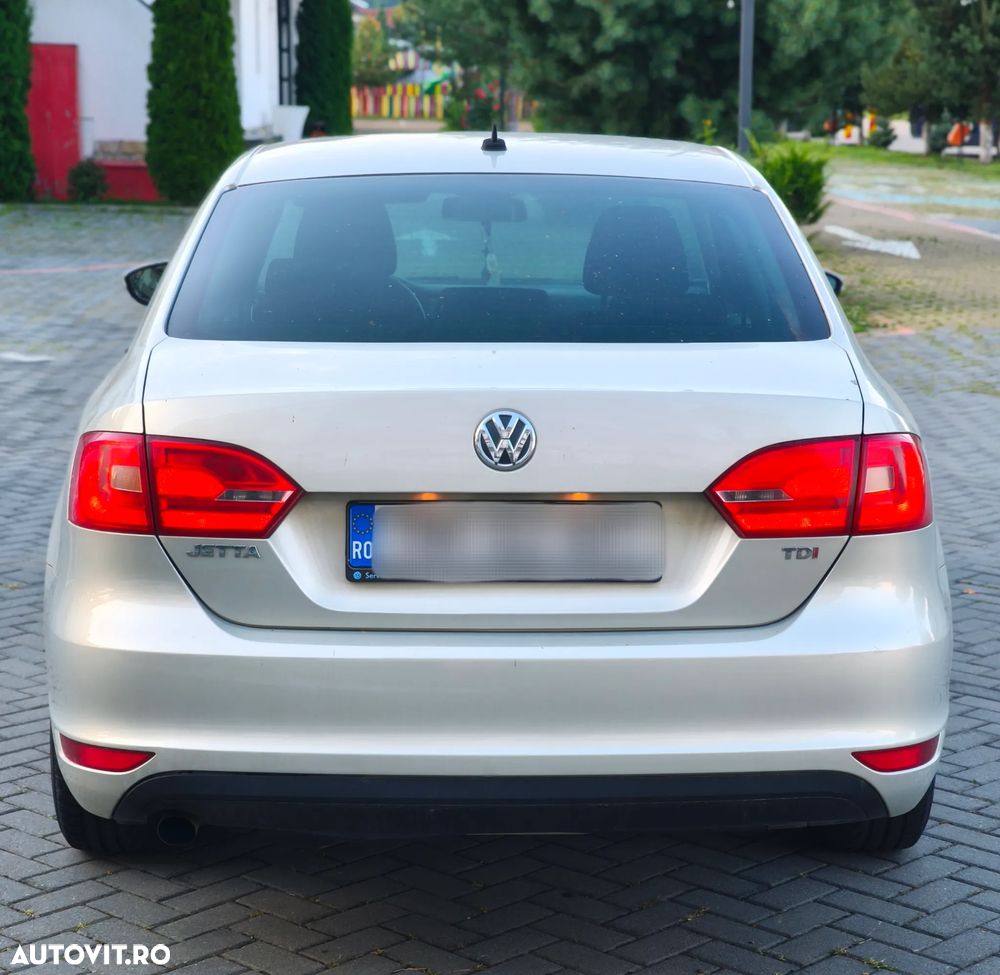 Volkswagen Jetta 1.6 TDI Blue Motion Technology Comfortline - 4