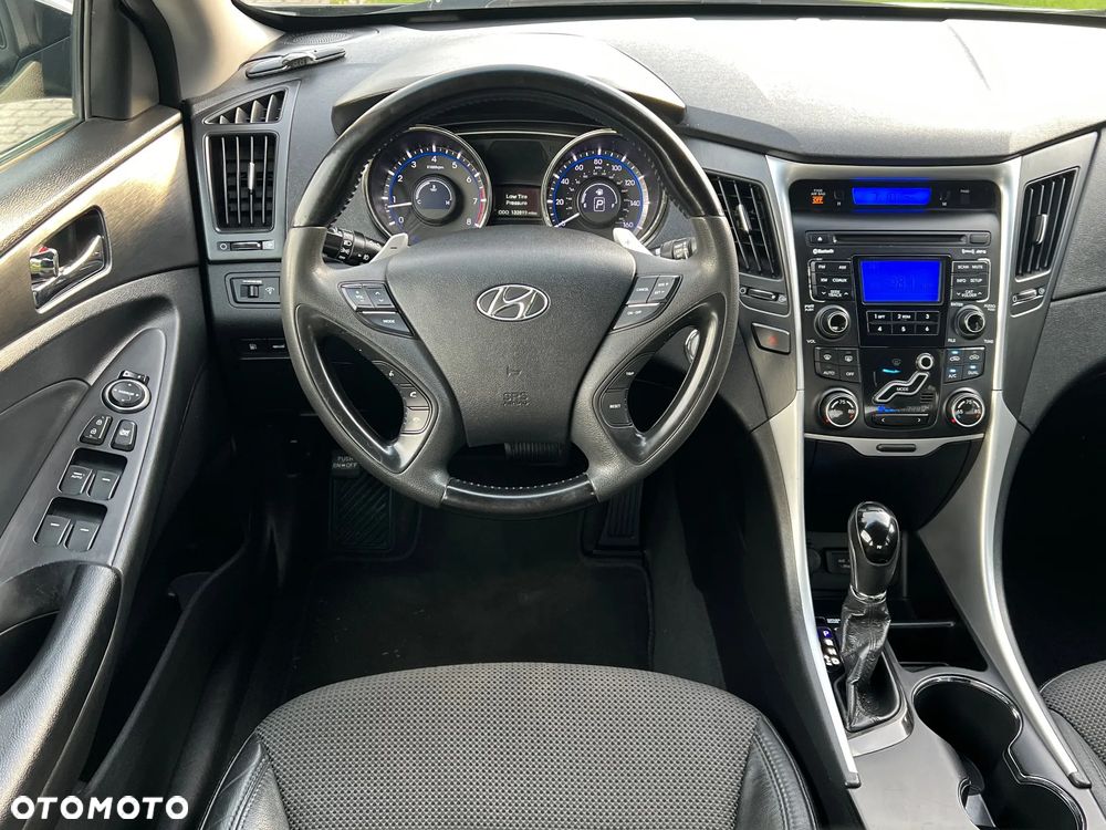Hyundai Sonata - 17