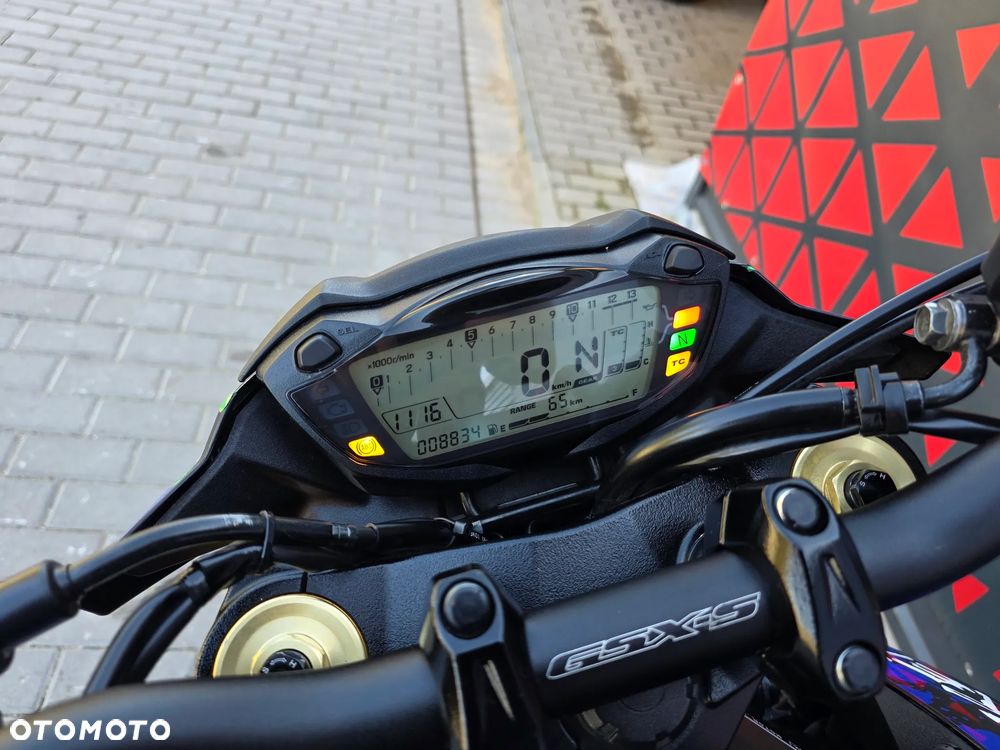 Suzuki GSX - 19