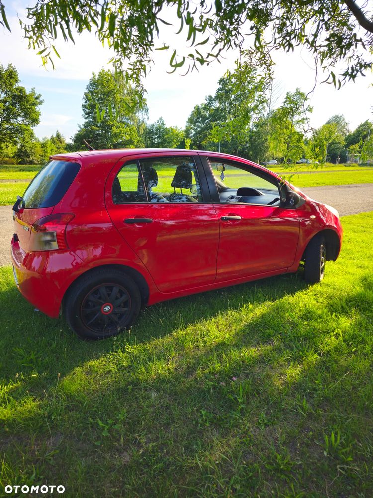 Toyota Yaris - 10