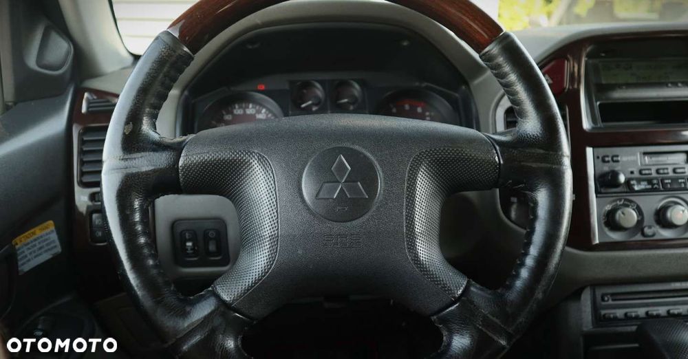 Mitsubishi Pajero - 18