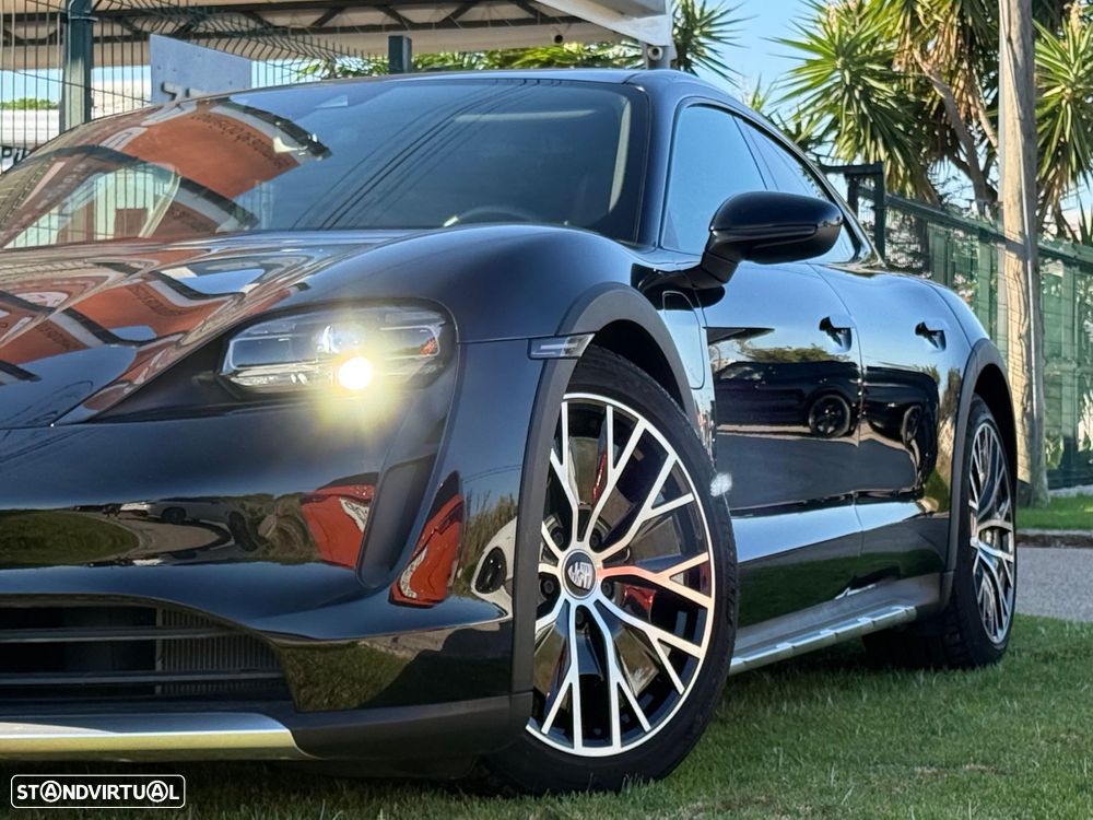 Porsche Taycan Cross Turismo - 2
