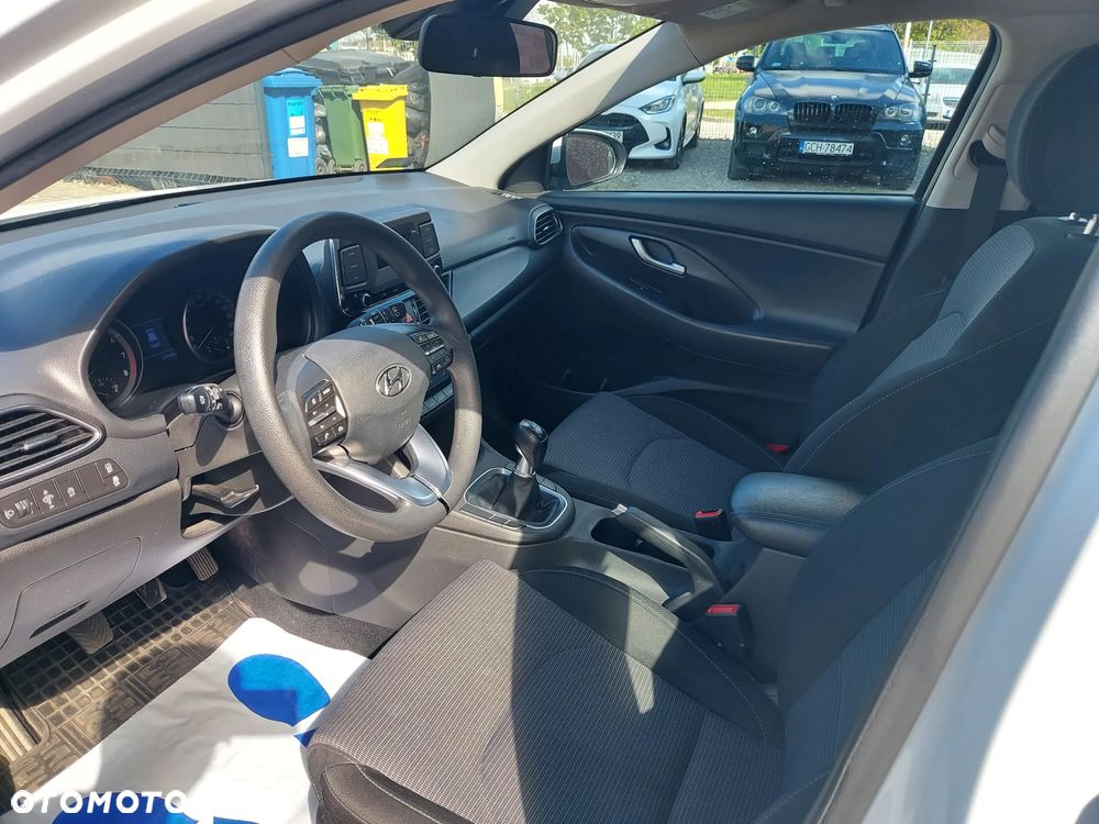 Hyundai i30 1.5 DPI Classic + - 9